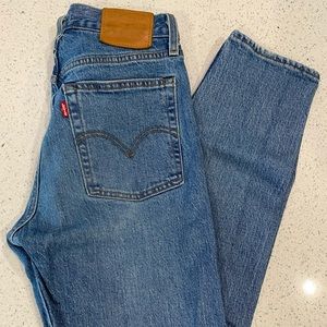 Levi’s wedgie ankle jeans.